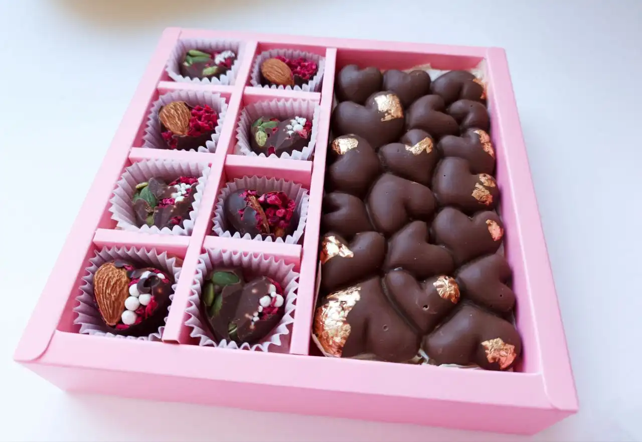 Набор сладостей с шоколадом, конфетами, орехами и ягодами - Сладости (Барахолка) в Чебоксары