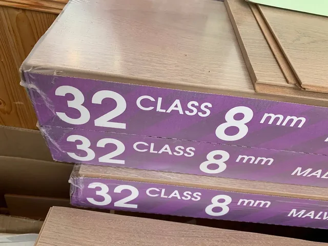 Продам ламинат 3 упаковки - Мебель для ванной в Чебоксары