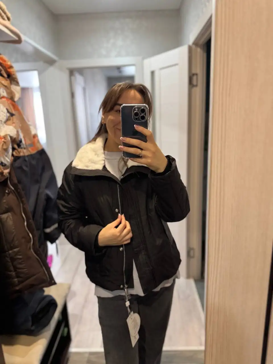 Продажа новых курток и одежды - Верхняя одежда (Одежда) в Чебоксары