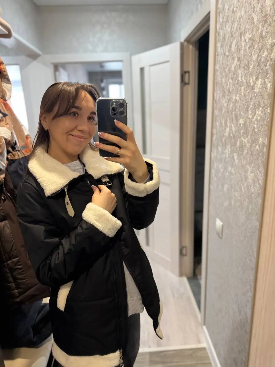 Продажа новых курток и одежды - Верхняя одежда (Одежда) в Чебоксары