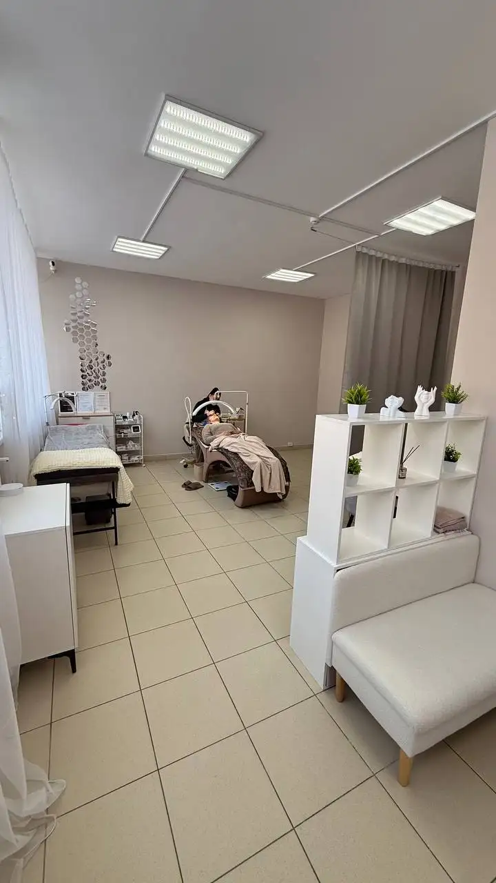 Субаренда места в бьюти-студии - Аренда коммерческой недвижимости (Услуги) в Чебоксары