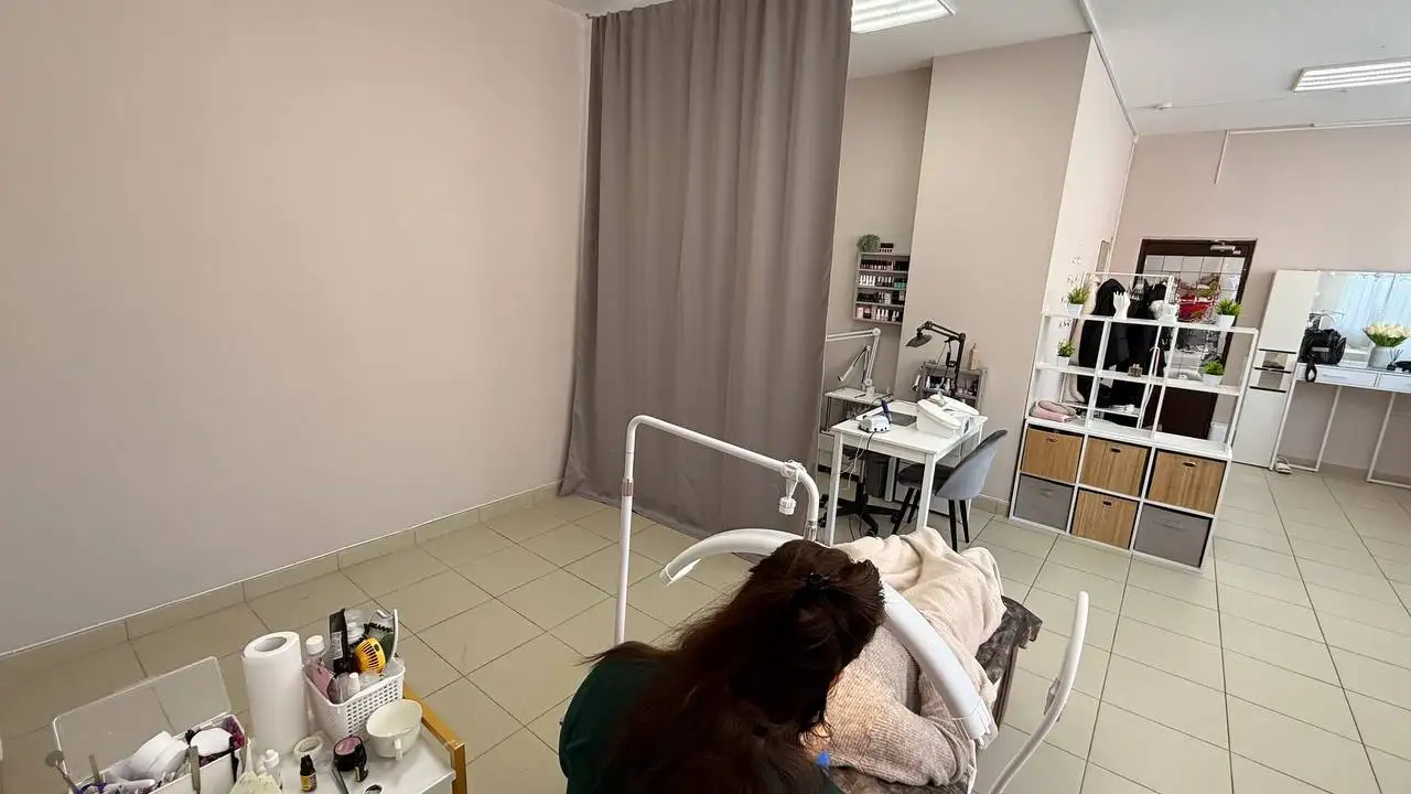 Субаренда места в бьюти-студии - Аренда коммерческой недвижимости (Услуги) в Чебоксары