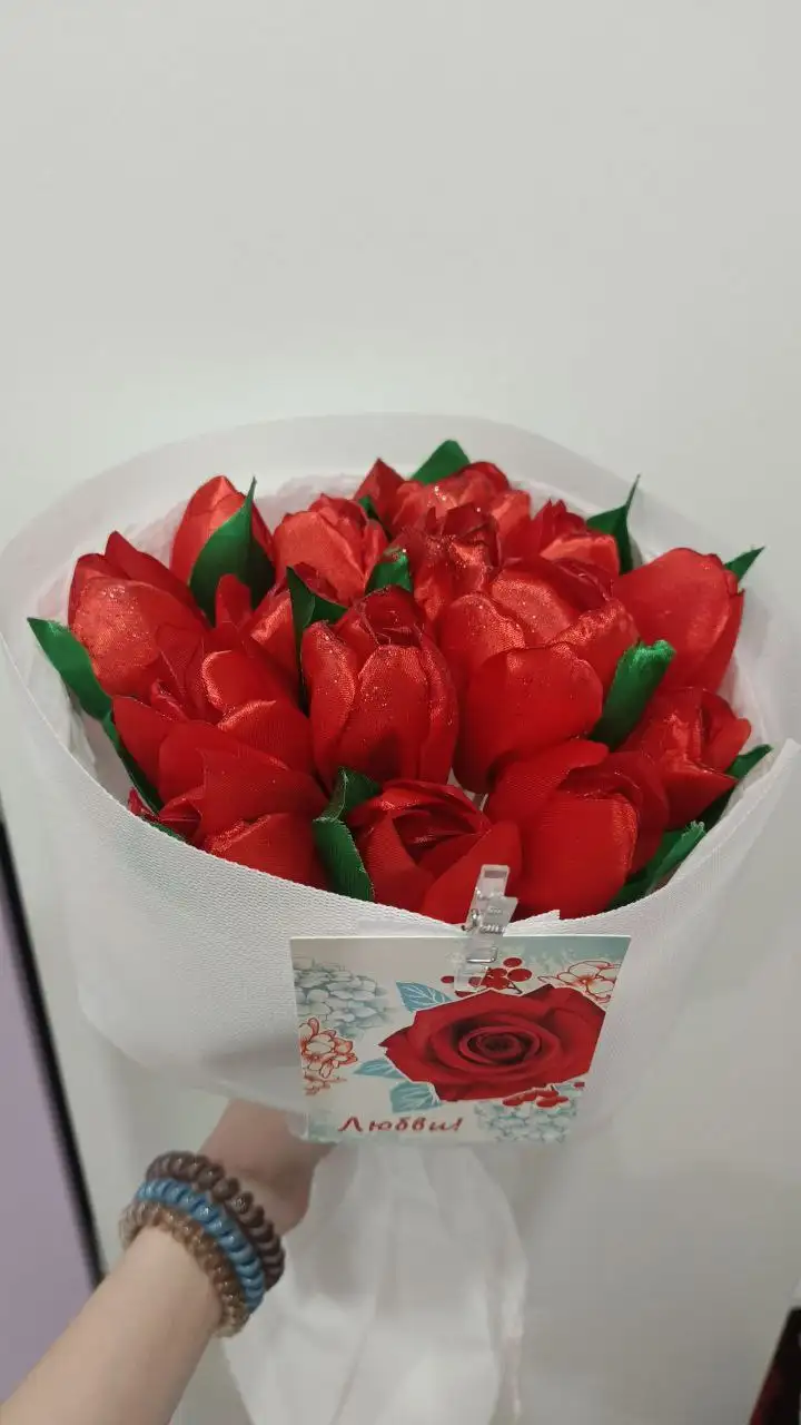 Букет из 15 атласных тюльпанов с блестяками - Цветы (Барахолка) в Чебоксары