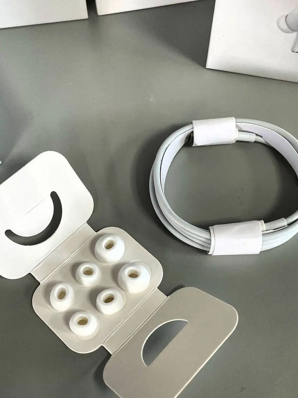 Продам новые AirPods Pro 2 качество Lux - Наушники (Электроника) в Чебоксары