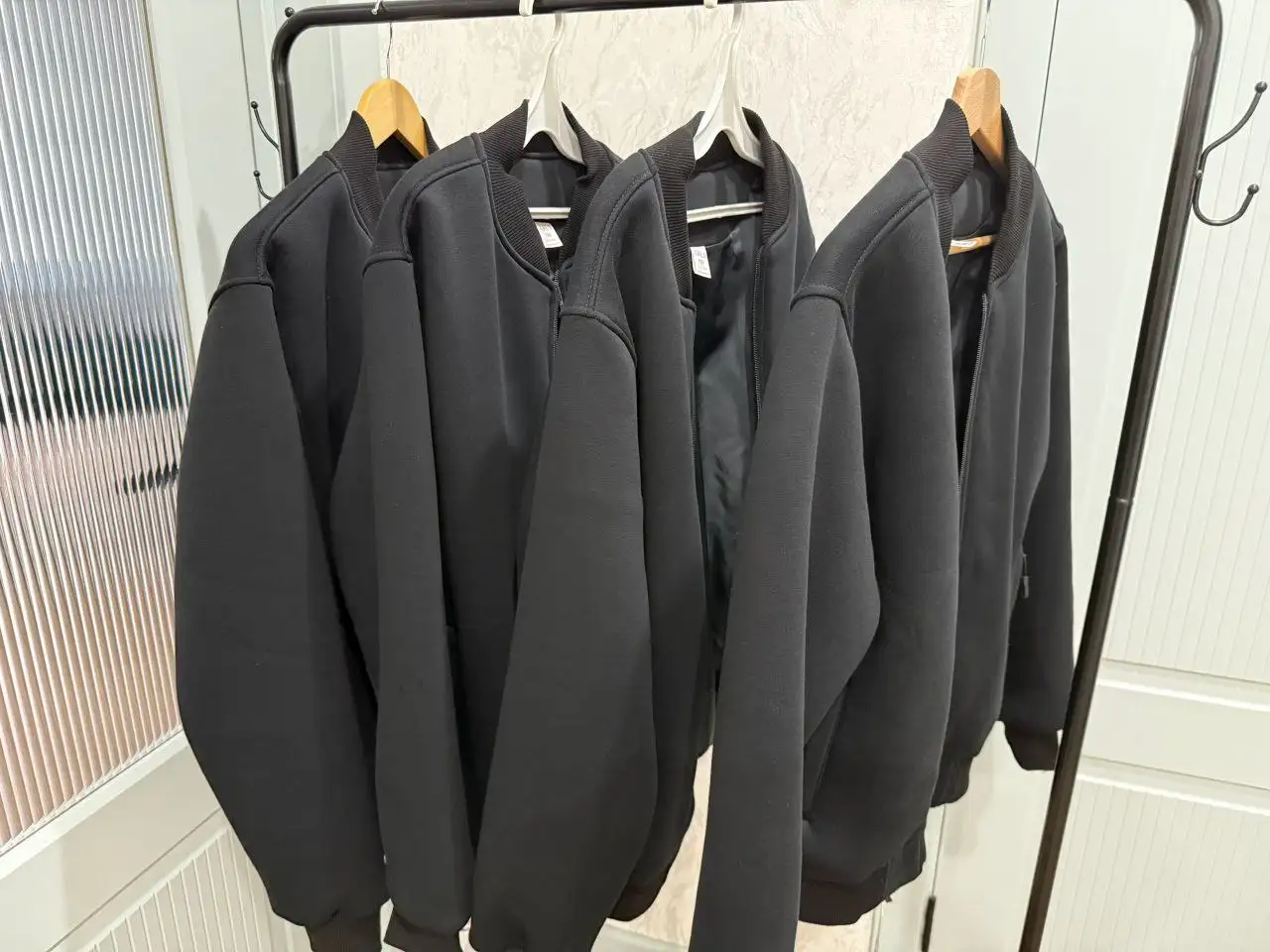 Мужской бомбер и футболка 56 размера - Верхняя одежда (Одежда) в Чебоксары