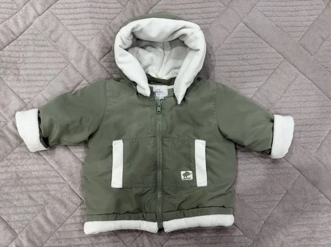 Демисезонная куртка для мальчика 80 размера HM - Аксессуары в Чебоксары
