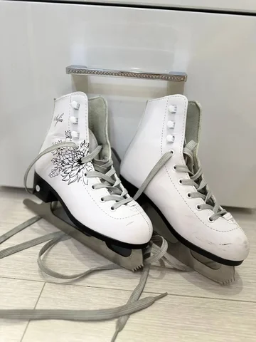 Фигурные коньки 33 размер - Зимний спорт в Чебоксары