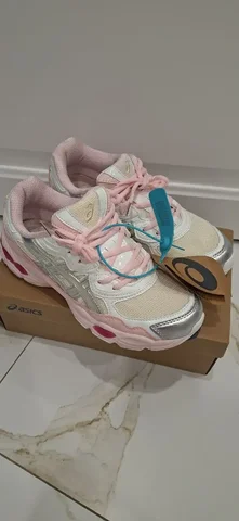 Новые кроссовки 39 размер - Аксессуары в Чебоксары