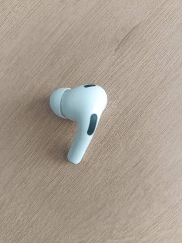 Потерян наушник в школе - Аксессуары в Чебоксары