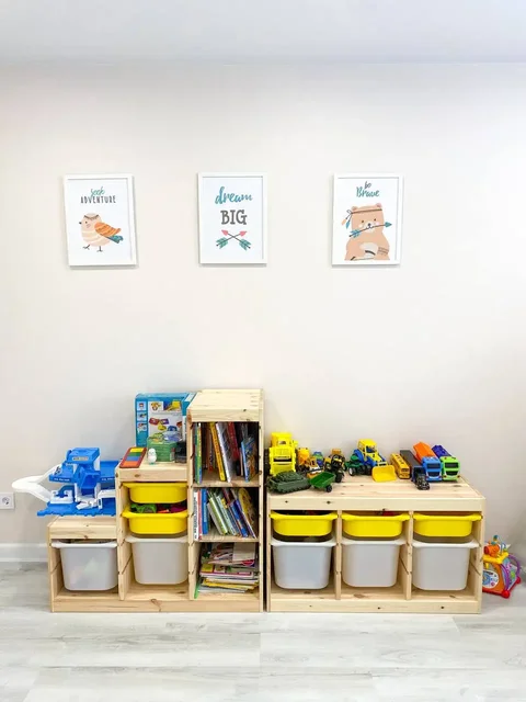 Стеллаж труфаст из ИКЕА с контейнерами и постерами - Парфюмерия в Чебоксары