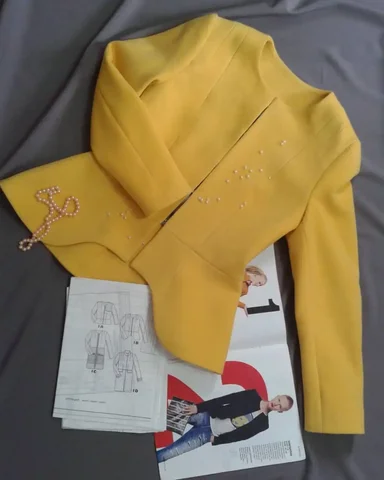 Яркое весеннее короткое пальто из желтого драпа размер 42 - Спортивная одежда в Чебоксары