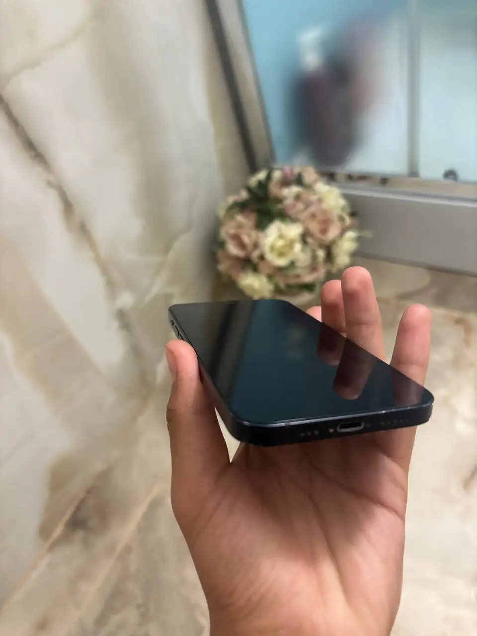 iPhone 12 64GB с разбитой задней крышкой - Смартфоны (Электроника) в Ярославль