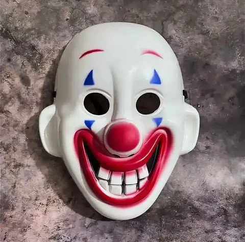 Продажа белой маски клоуна - Сумки и рюкзаки в Братск