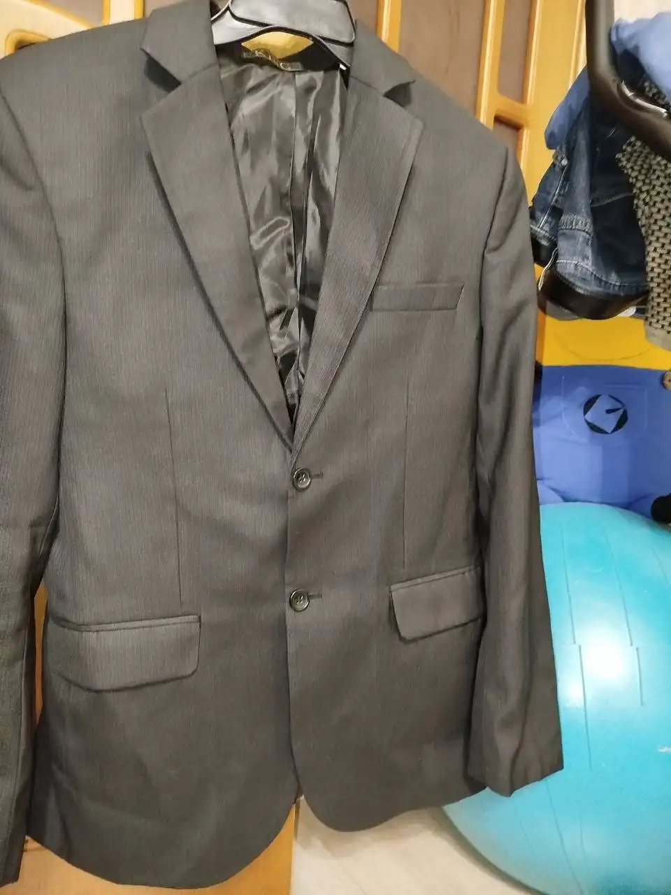 Продам мужской классический костюм
