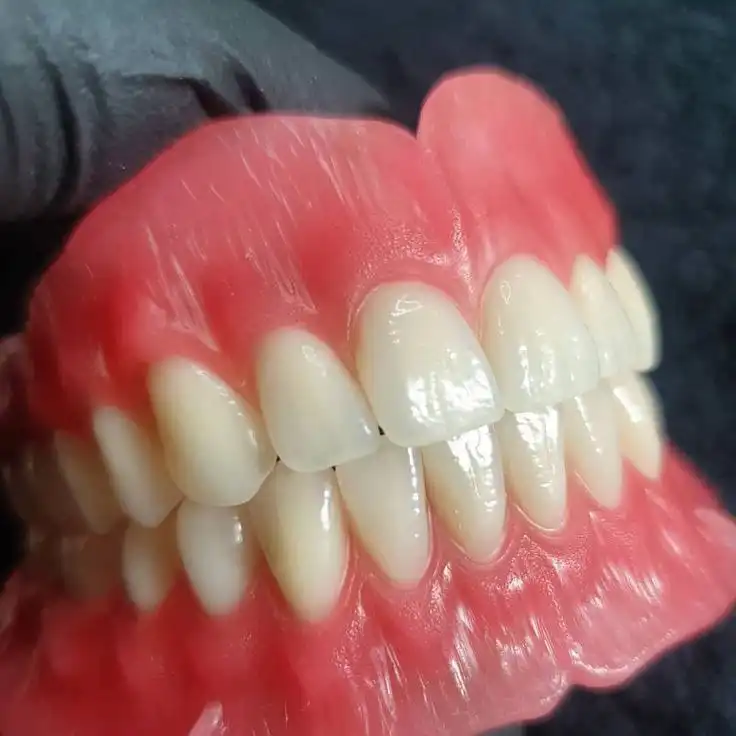 Услуги по ремонту и изготовлению зубных протезов