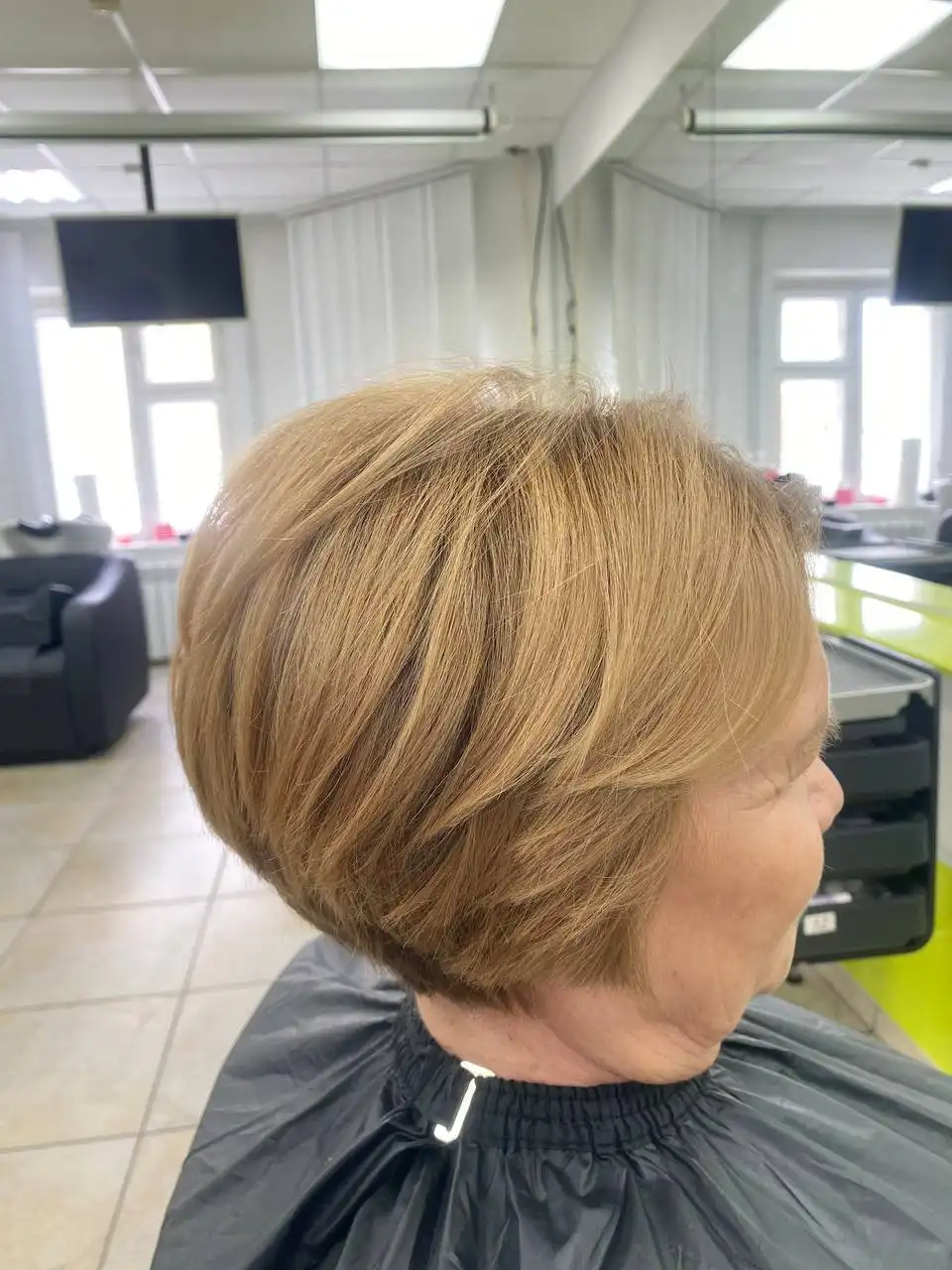 Услуги парикмахера: женские, детские стрижки, окрашивание, косички