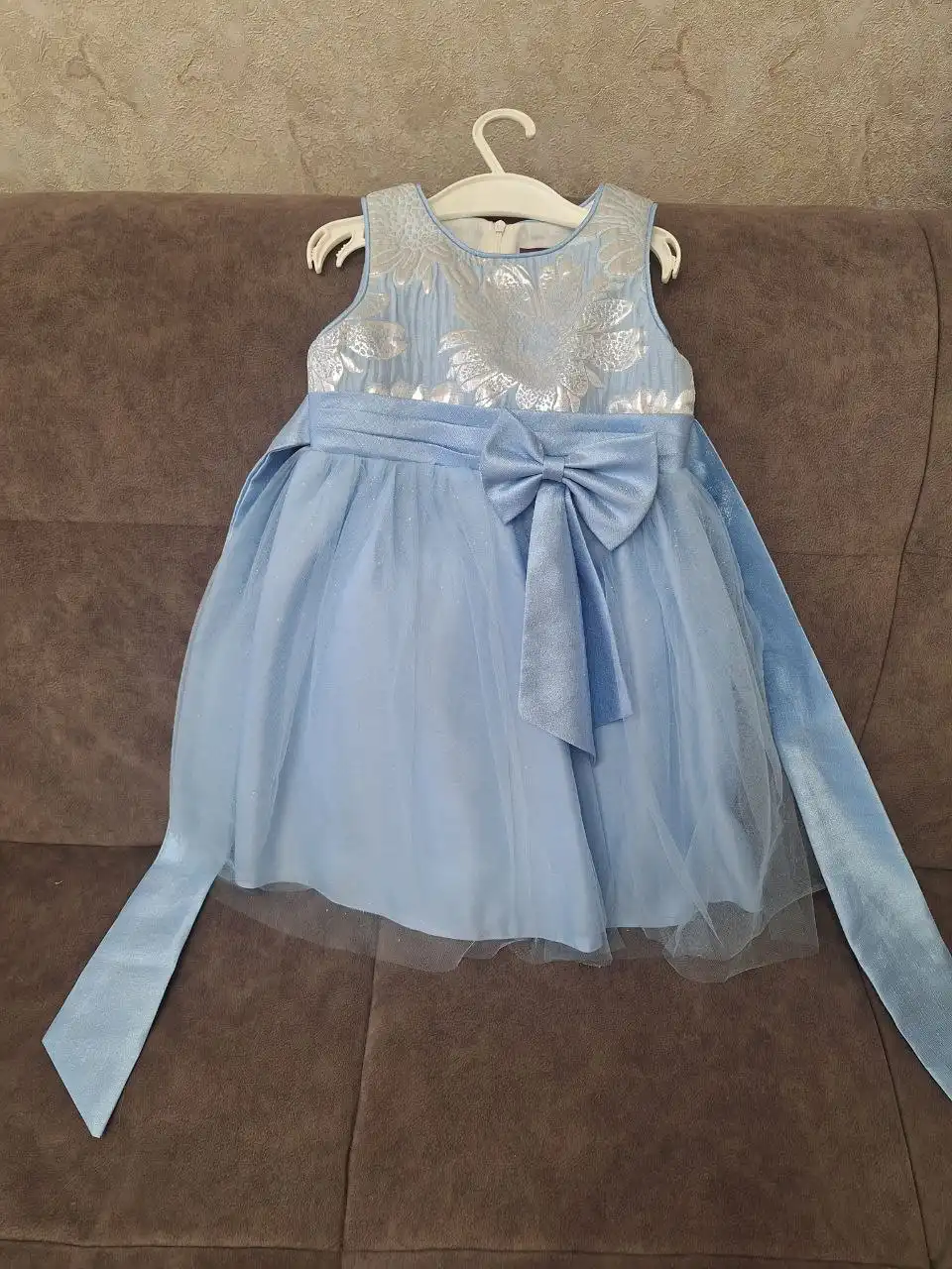 Продам платье на девочку рост 110 - Детская одежда (Одежда) в Излучинск