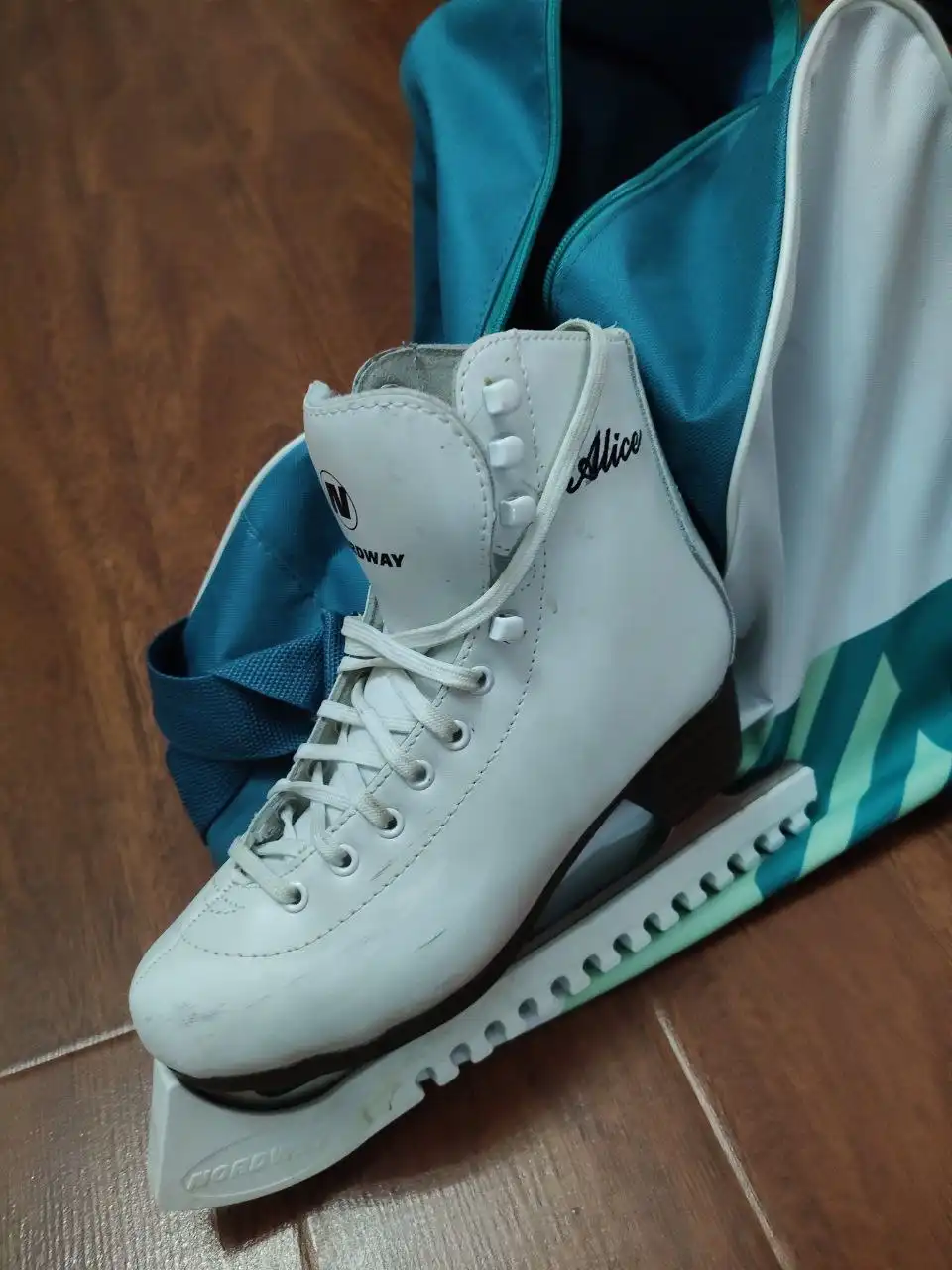 Коньки фигурные подростковые 34 размер - Спортивные товары (Хобби и отдых) в Нижневартовск