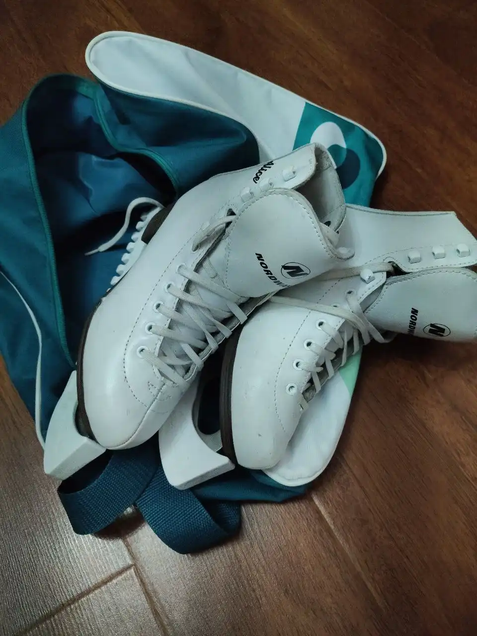 Коньки фигурные подростковые 34 размер - Спортивные товары (Хобби и отдых) в Нижневартовск