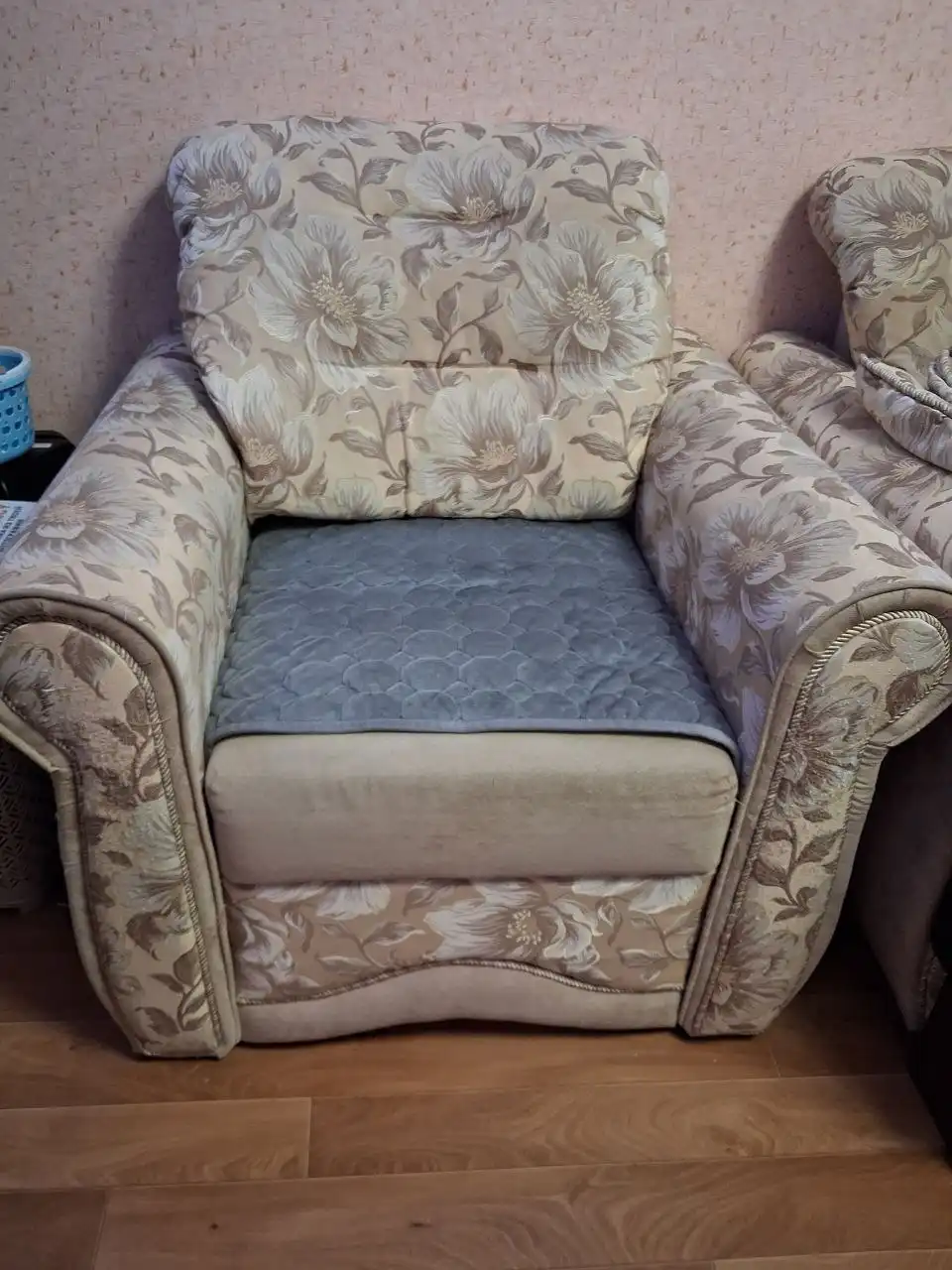 Продам кресло изцарапанное котом - Барахолка в Нижневартовск