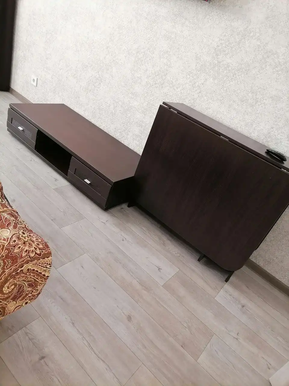 Продажа тумбы и стола - Барахолка в Нижневартовск