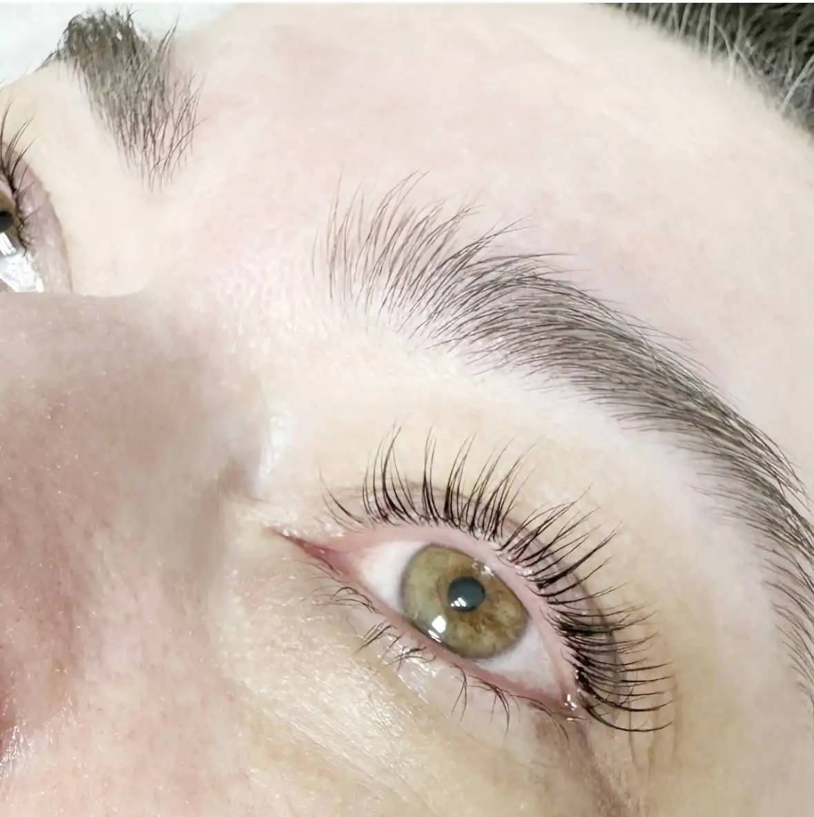 Услуги ламинирования и окрашивания бровей и ресниц - Красота и здоровье (Услуги) в Нижневартовск