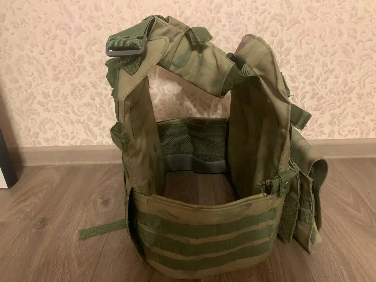 Продам бронежилет в мох для страйкбола - Страйкбол (Хобби и отдых) в Нижневартовск