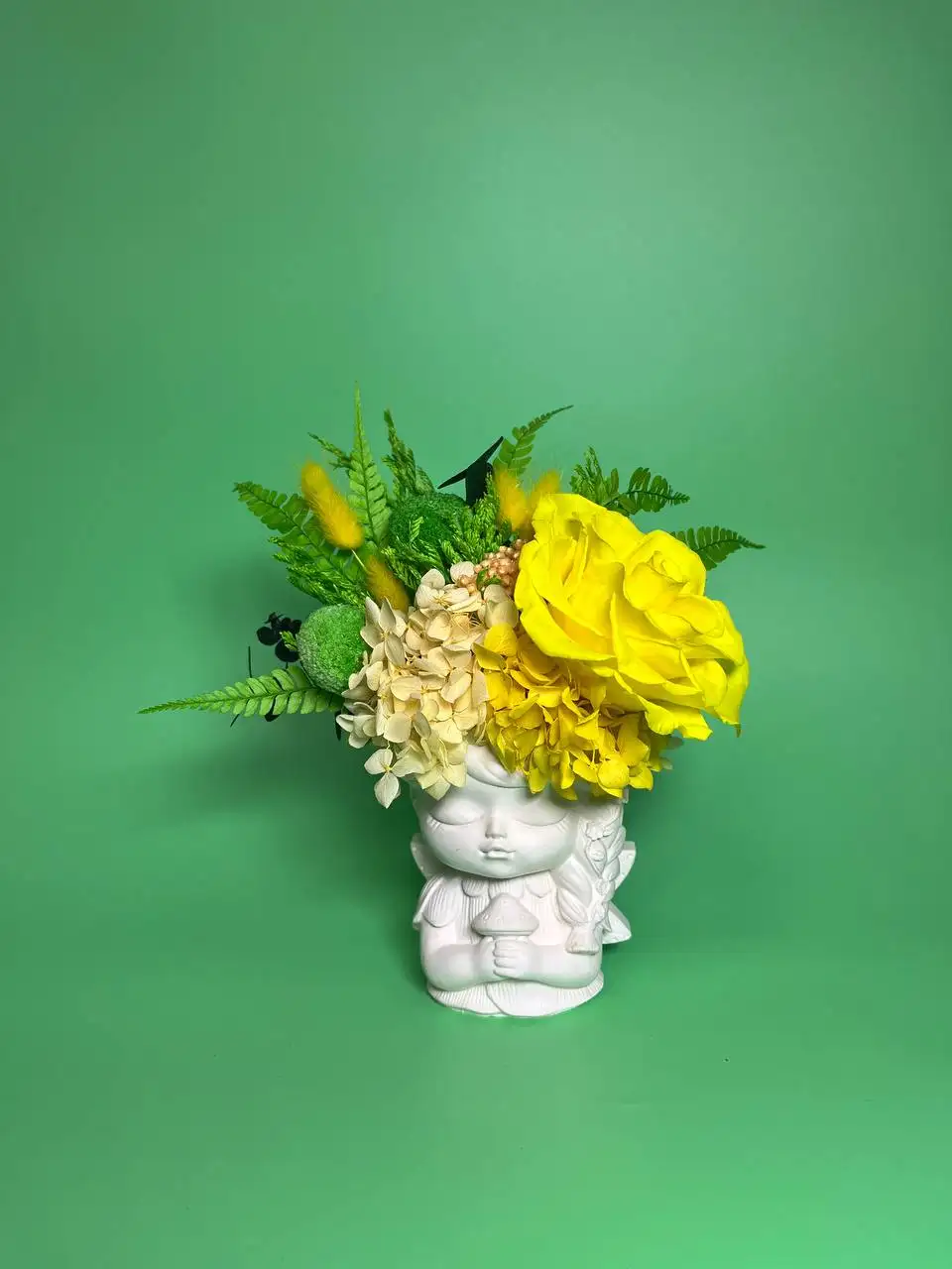 Композиция из стабилизированных цветов в гипсовом кашпо - Декор (Барахолка) в Нижневартовск