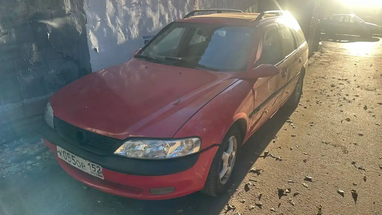 Опель Вектра 1998 года