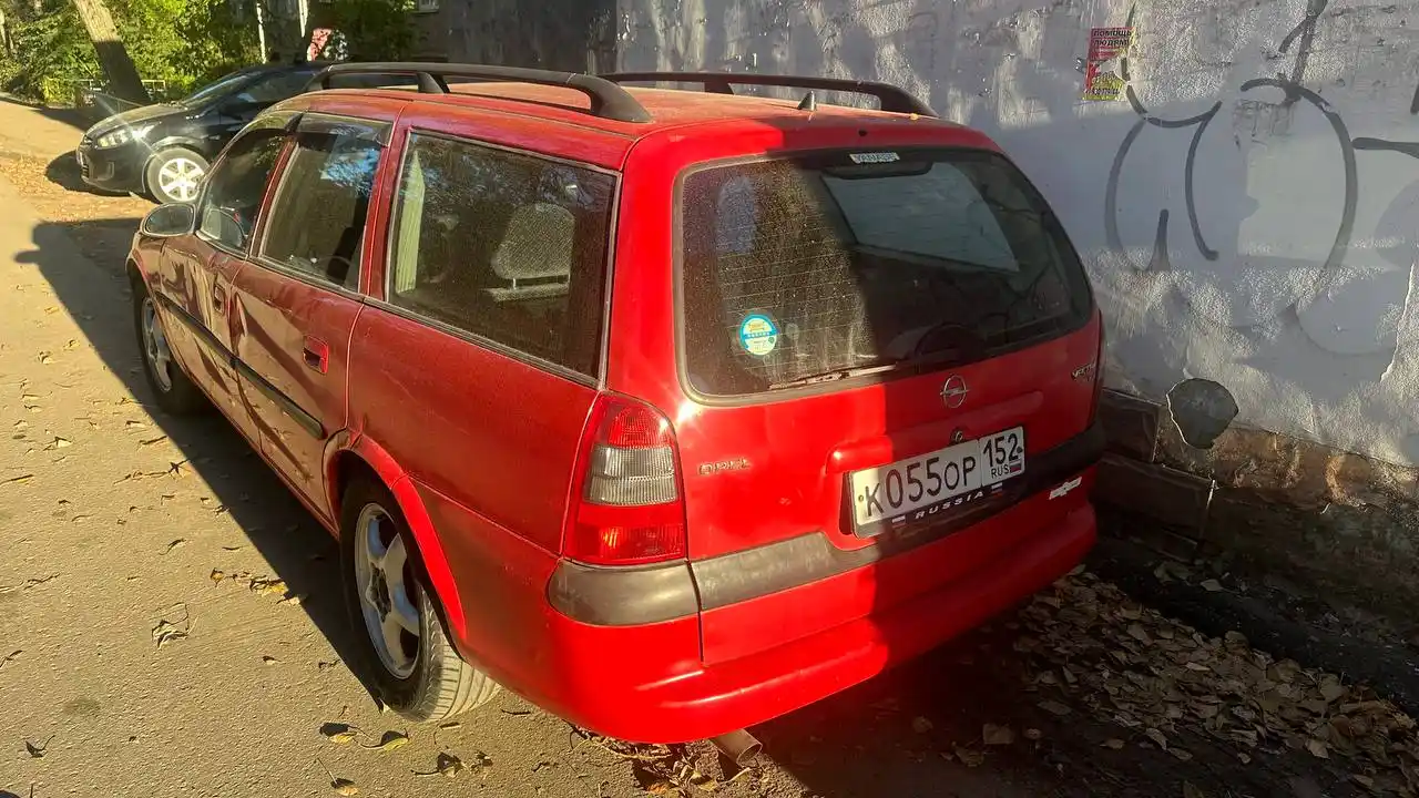 Опель Вектра 1998 года