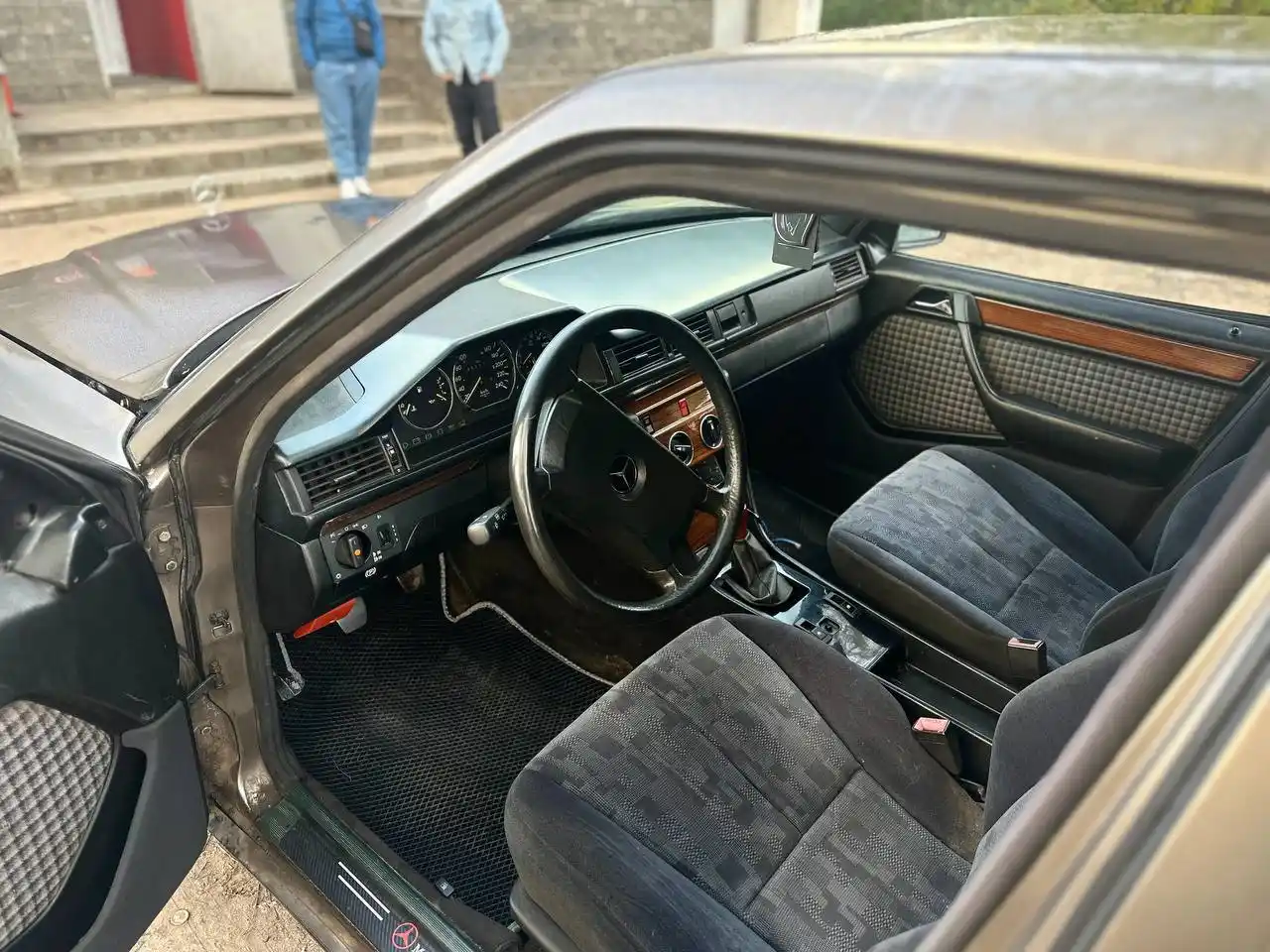 Мерседес Легенда 1989 года