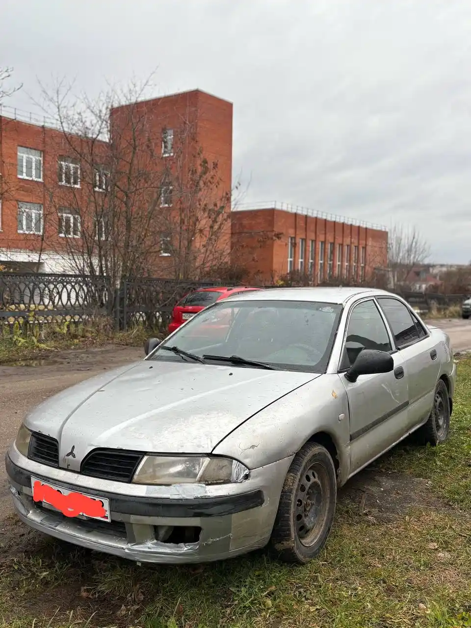Продам MITSUBISHI CARISMA 2001г