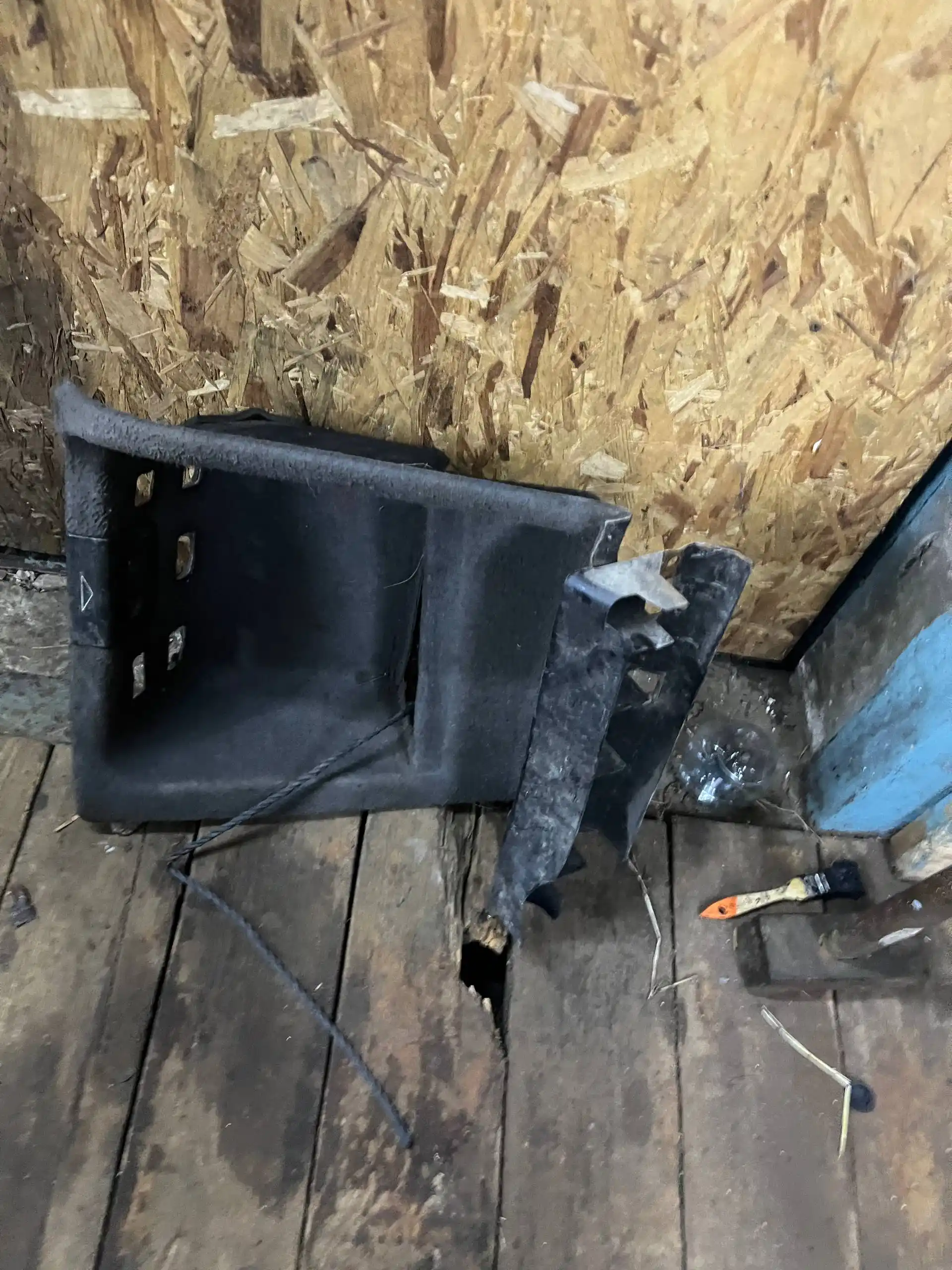 Продам пластик багажника BMW e39