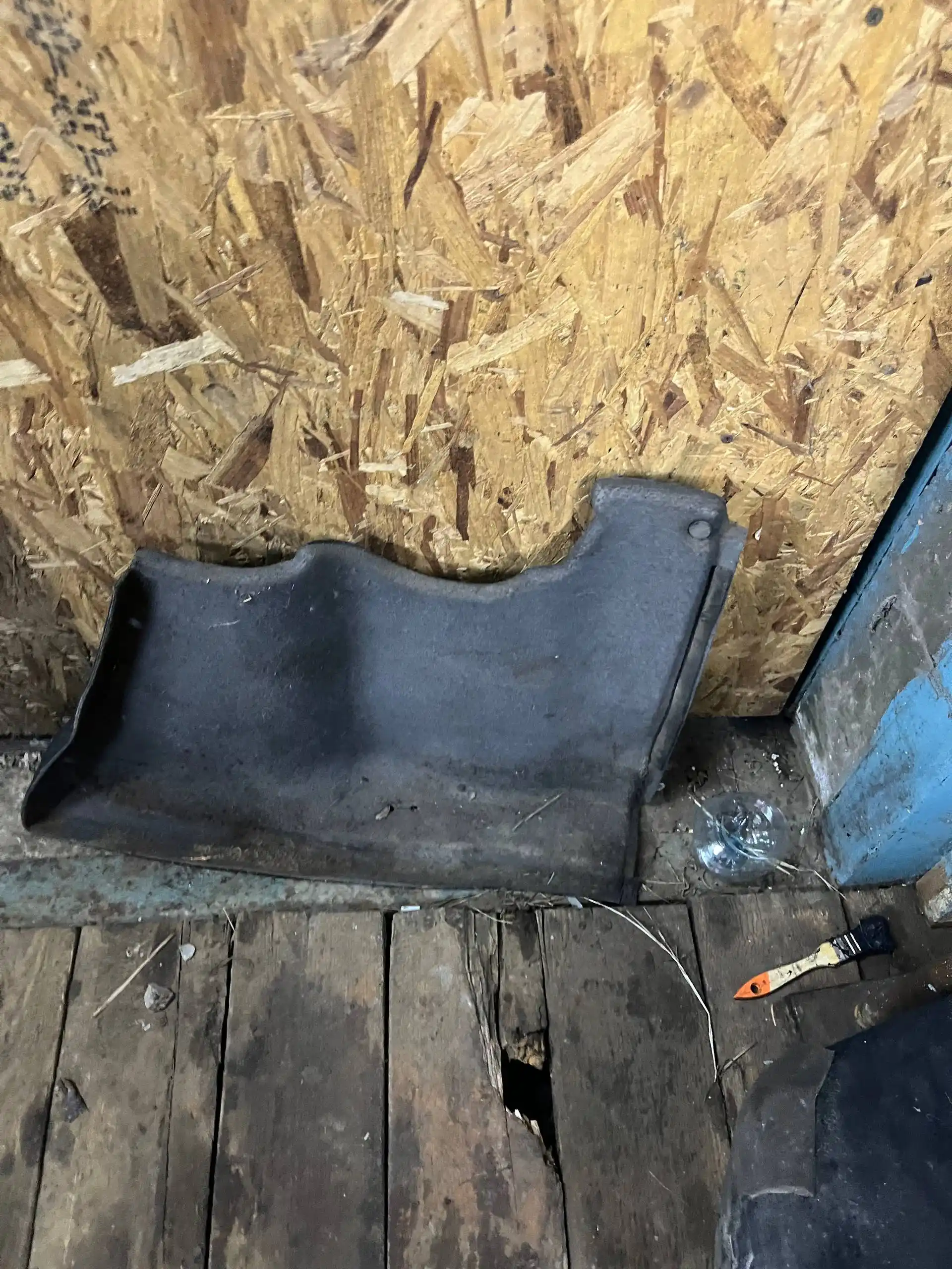 Продам пластик багажника BMW e39