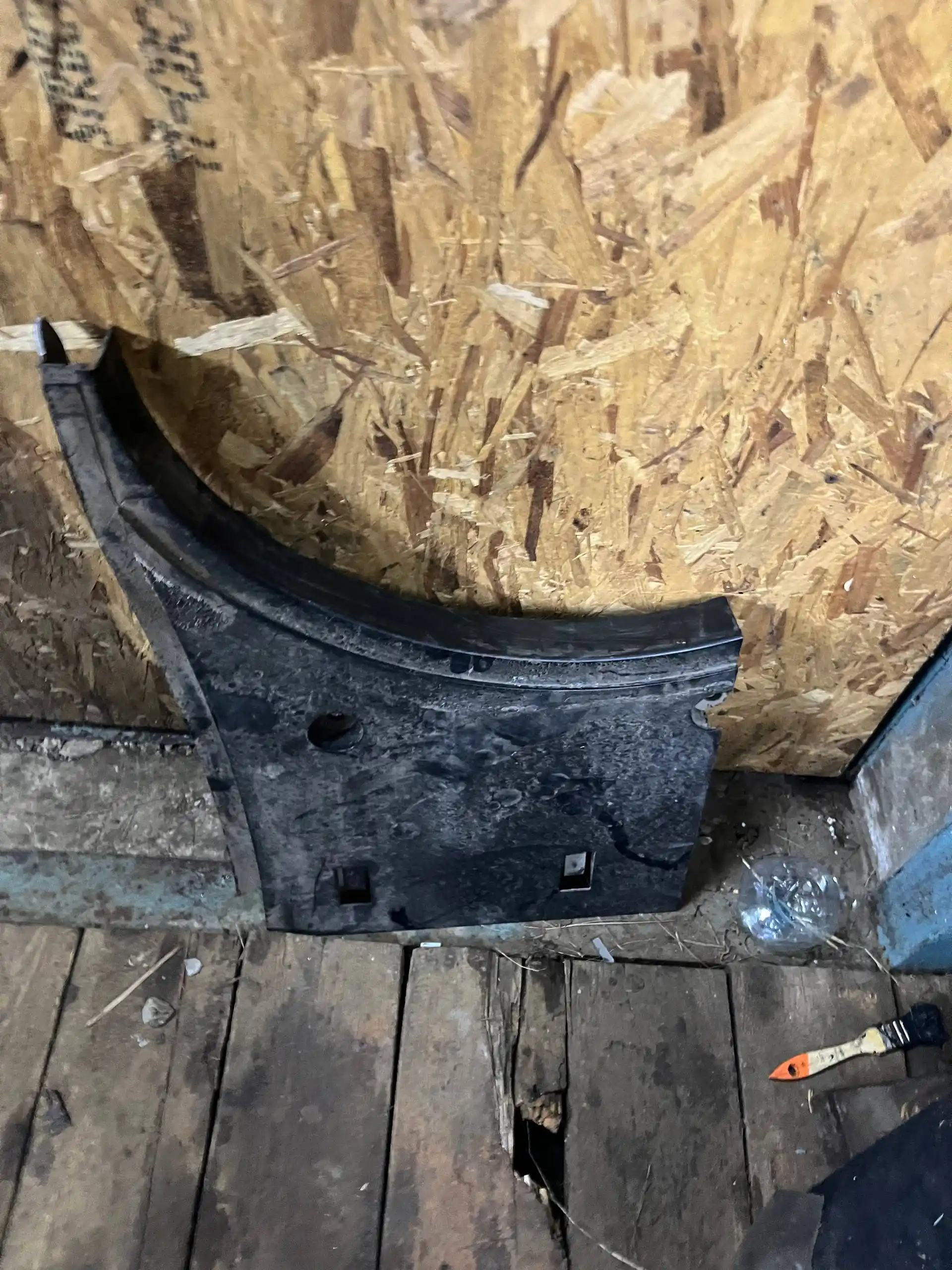 Продам пластик багажника BMW e39