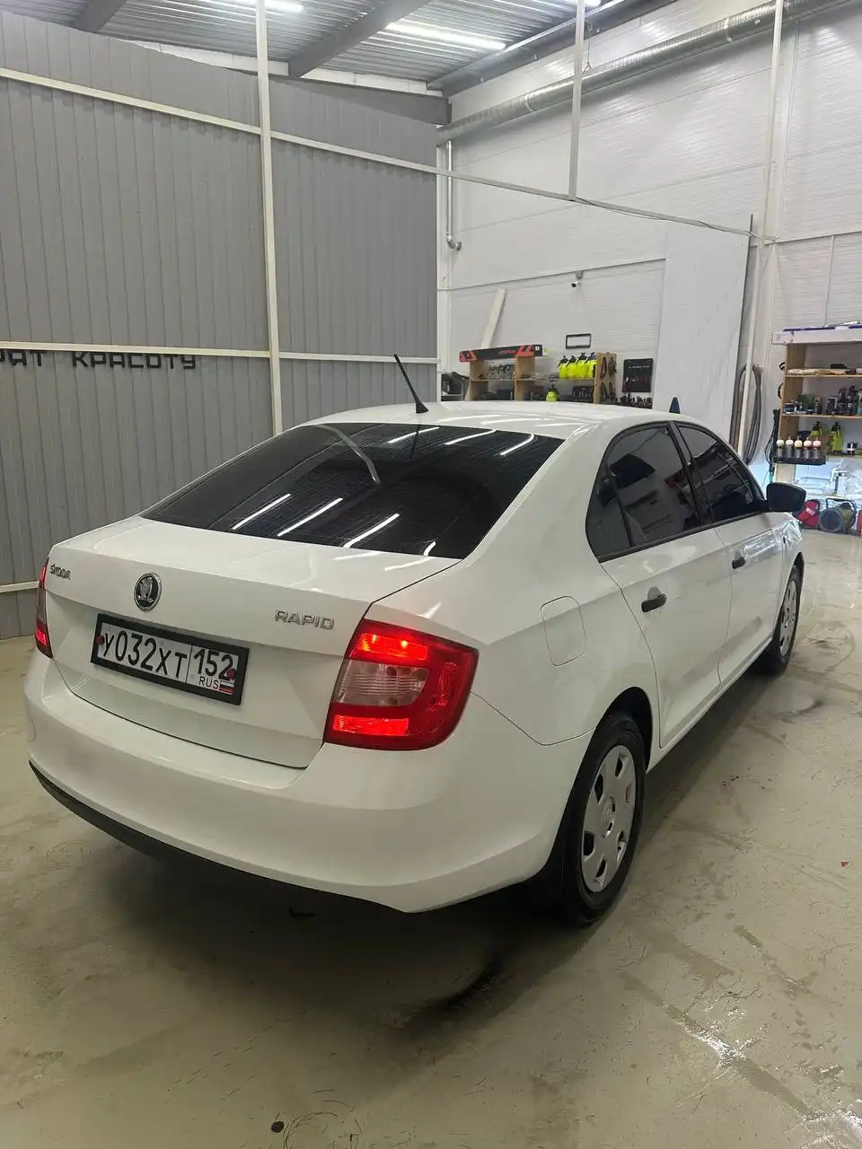 Продажа автомобиля 2014 года в хорошем состоянии