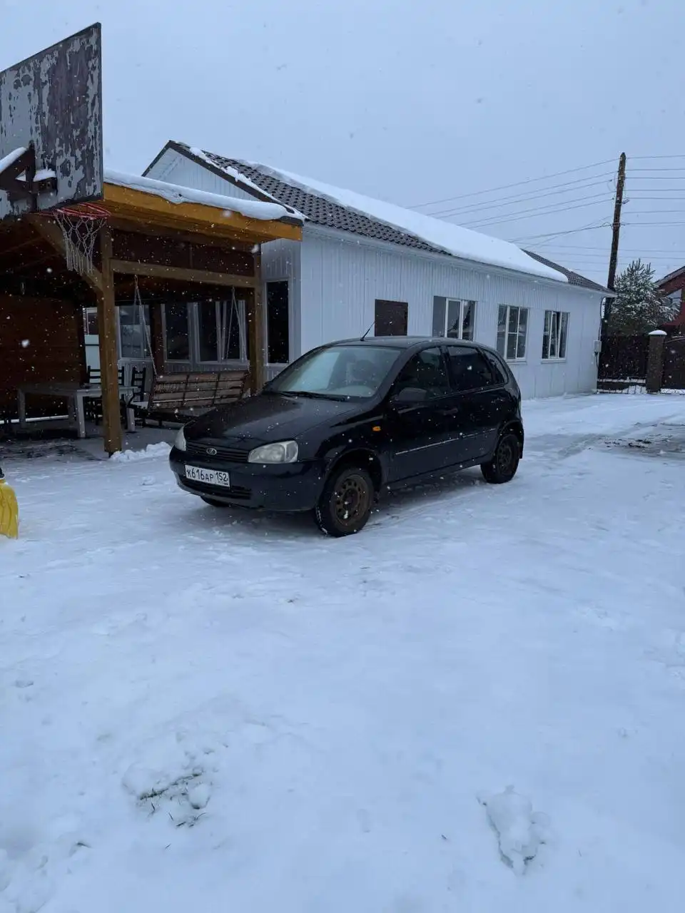 Автомобиль 2012 года на полном ходу