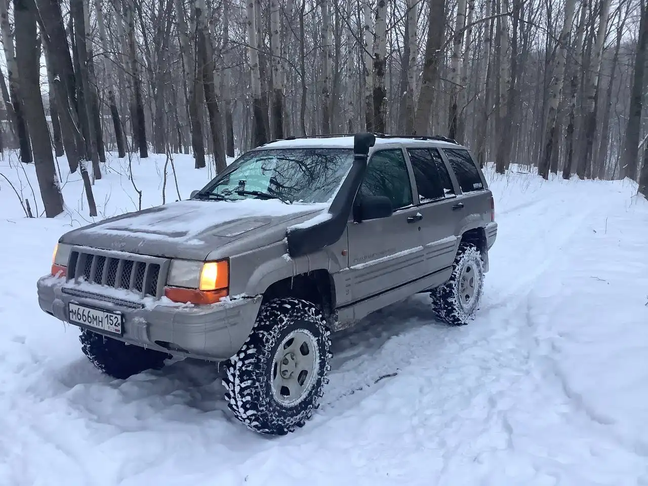 Jeep Wrangler с чистокровным двигателем 5.9 и тюнингом