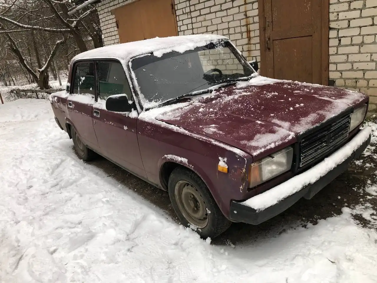 Автомобиль 2003 года на хорошем ходу