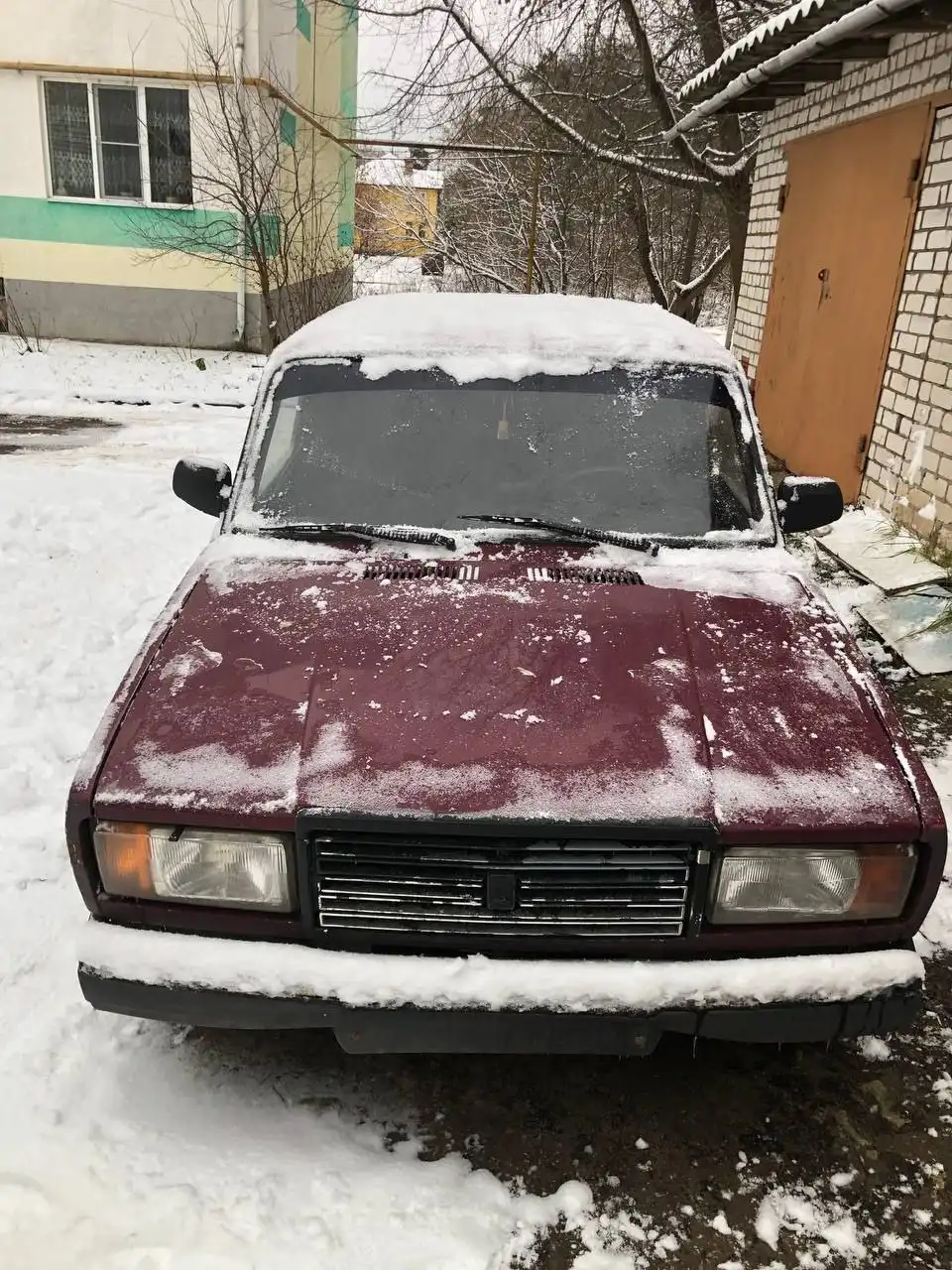 Автомобиль 2003 года на хорошем ходу