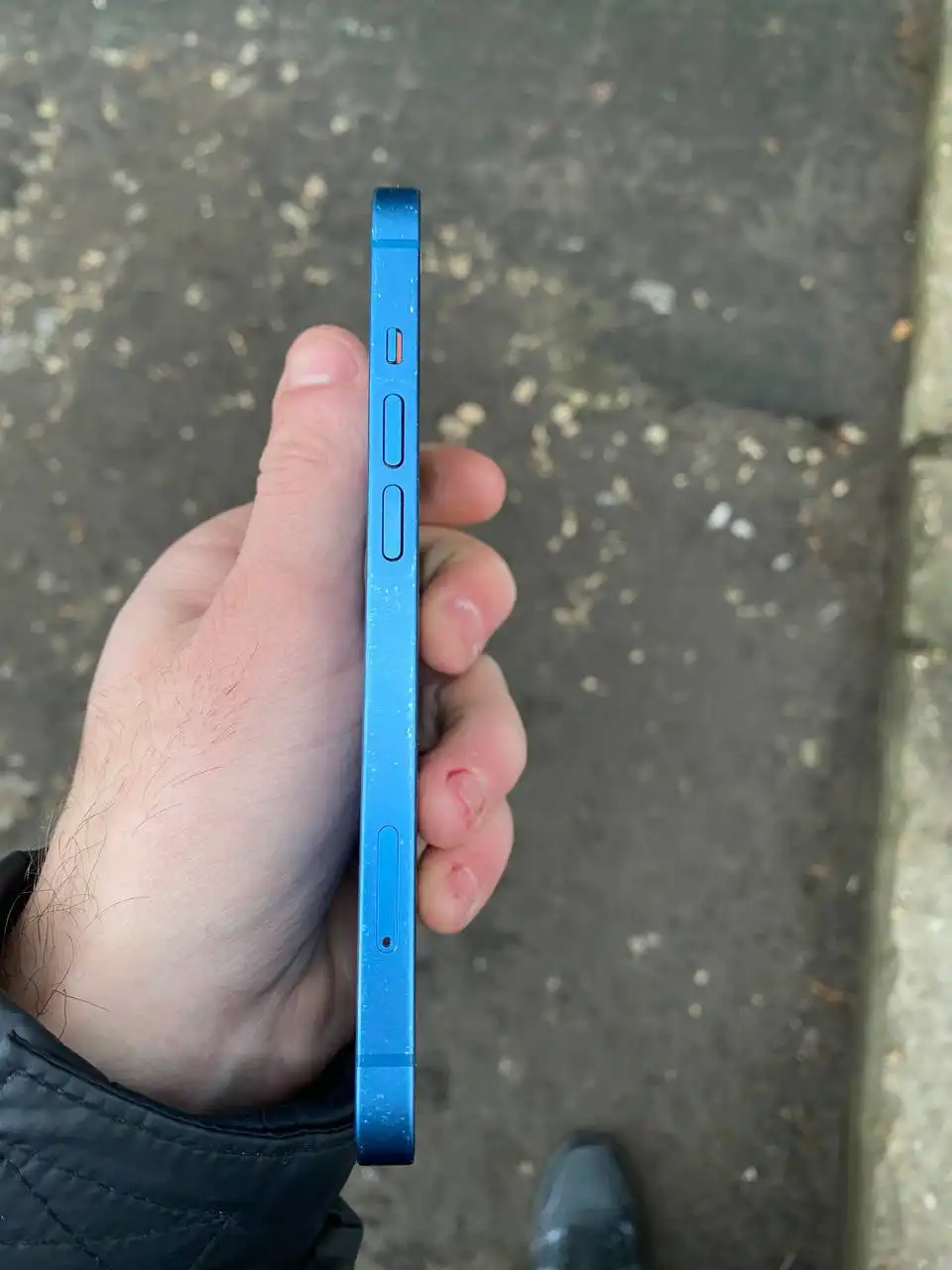 Продам iPhone 13 128GB Blue