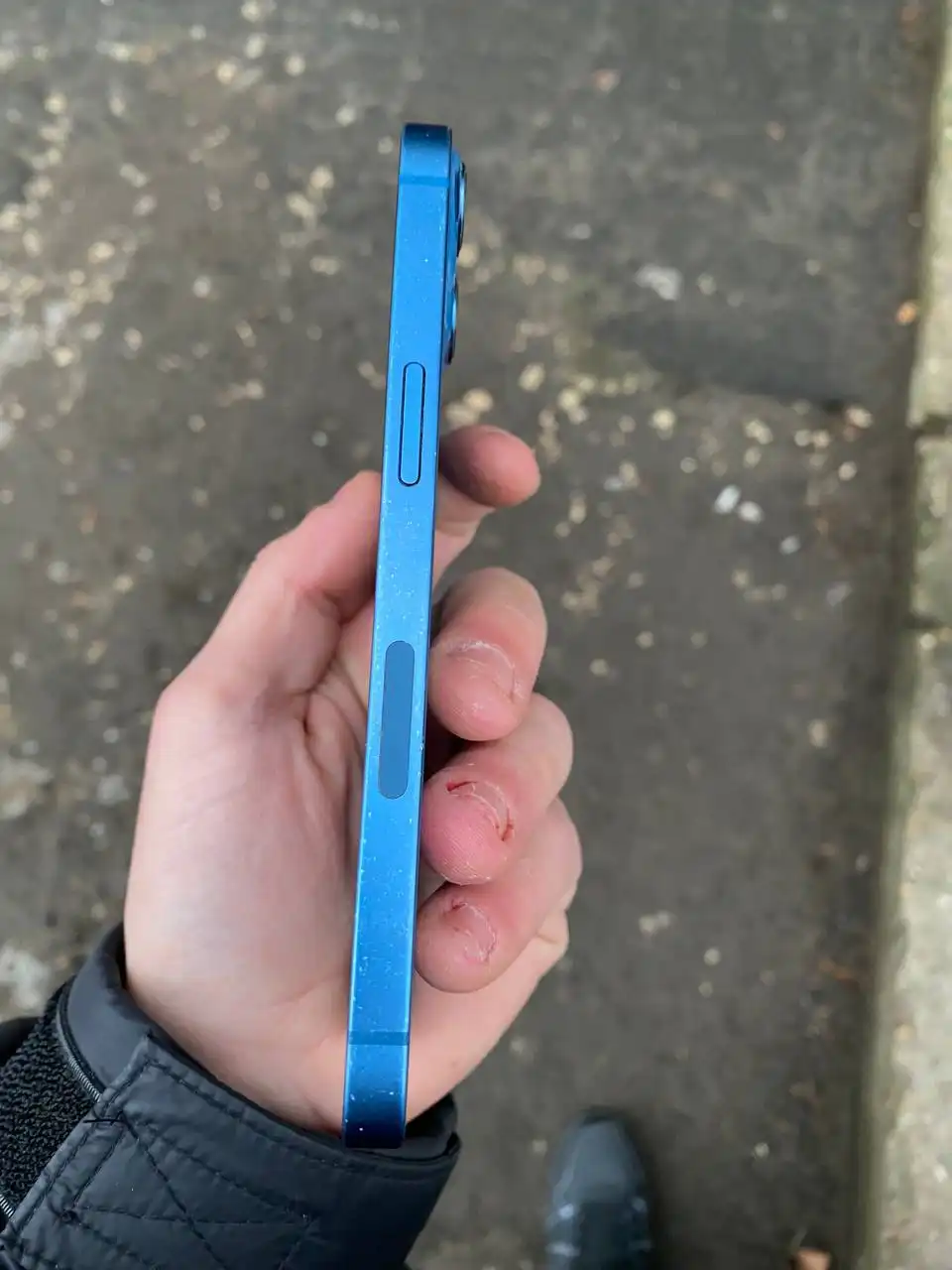 Продам iPhone 13 128GB Blue