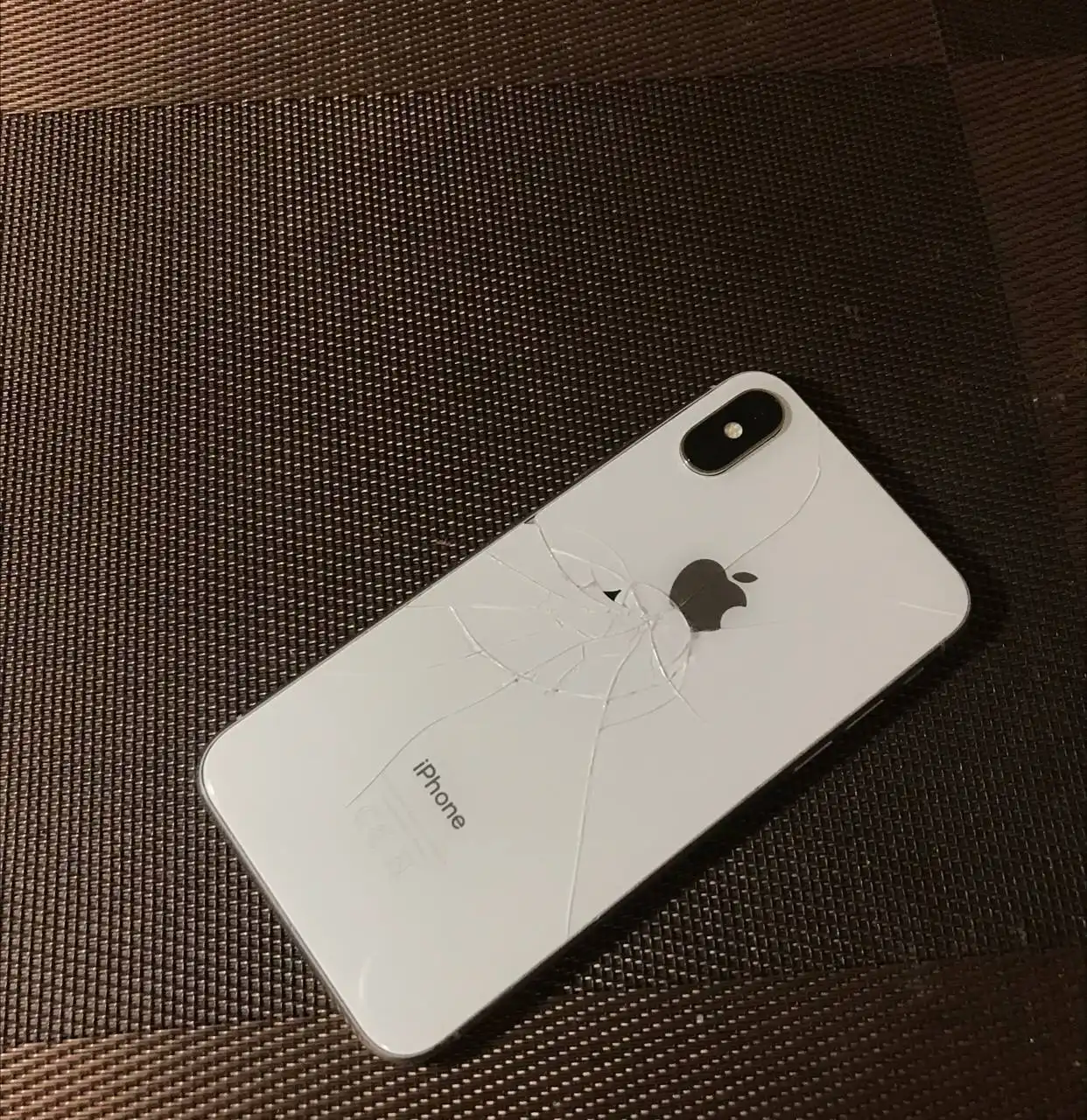 iPhone X 64ГБ с заменой аккумулятора и дисплея