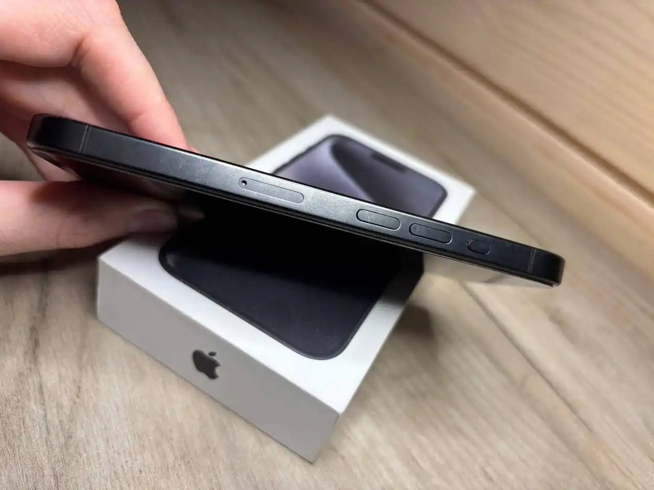 Продам iPhone 15 Pro черного титана - Смартфоны (Электроника) в Нижний Новгород