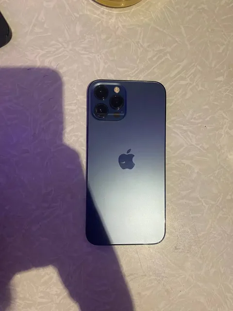 Продам телефон в хорошем состоянии с пятном на экране - Электроника в Нижний Новгород