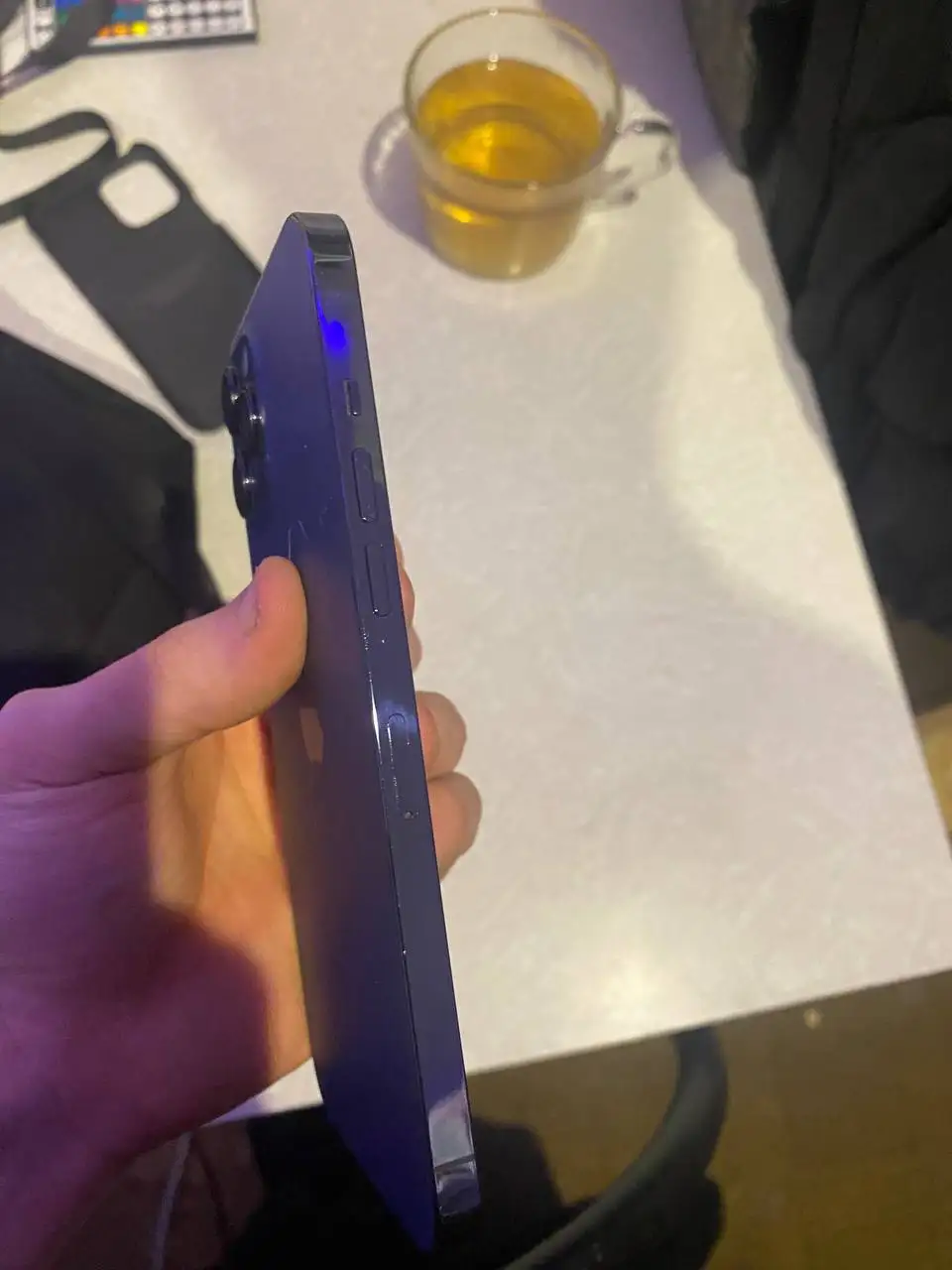 Продам телефон в хорошем состоянии с пятном на экране - Телефоны (Электроника) в Нижний Новгород