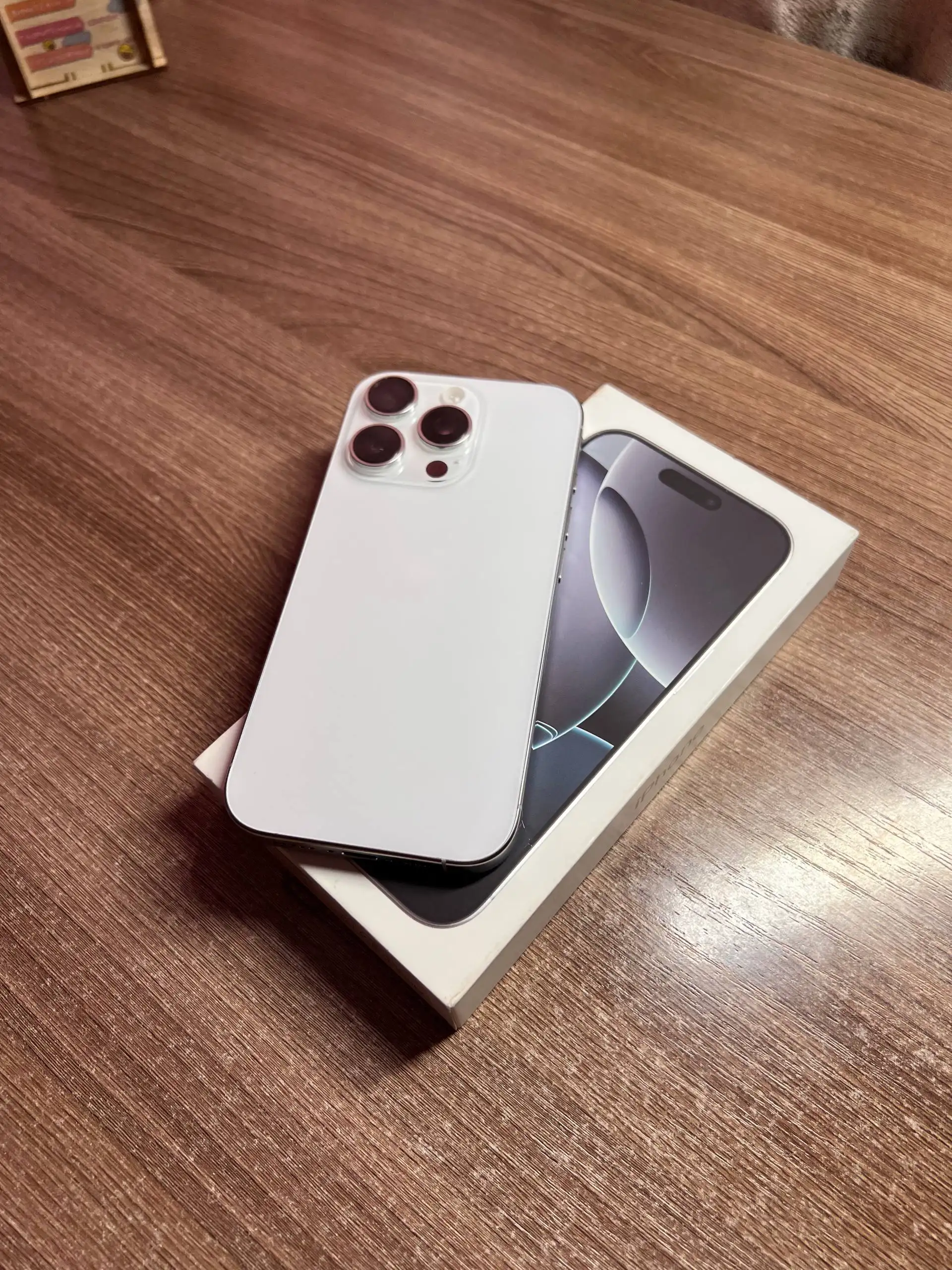 Продажа iPhone 16 Pro 256 ГБ в белом цвете - Смартфоны (Электроника) в Ворсма