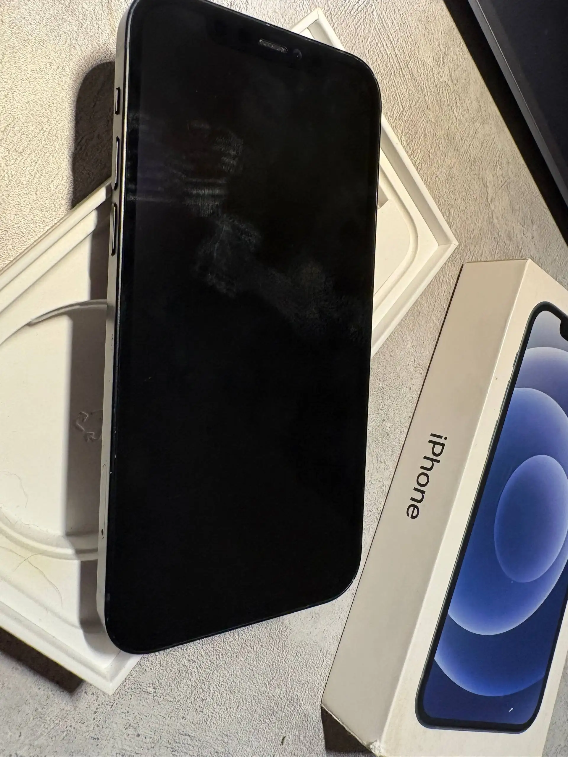 iPhone 12 128GB в удовлетворительном состоянии - Смартфоны (Электроника) в Нижний Новгород