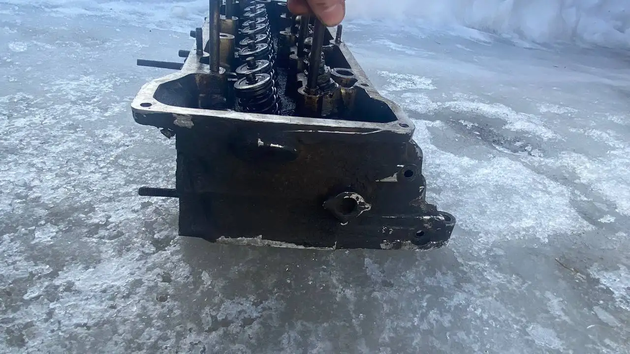 ГБЦ Niva 21214 с трещиной - Двигатель (Запчасти) в Нижний Новгород