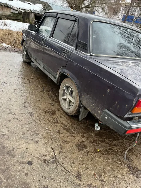 Продажа ВАЗ 2107 на ходу с литьем и двумя комплектами резины - Авто в Нижний Новгород